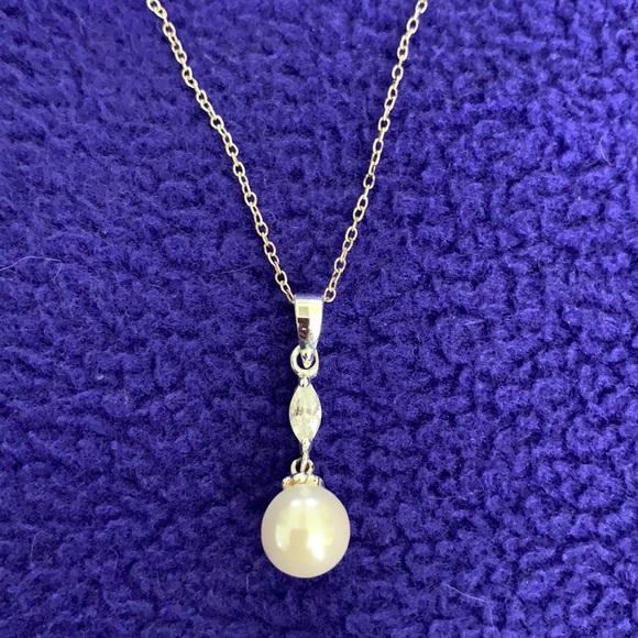 Silver Faux Pearl & Rhinestone Necklace & Earrings - Picture 3 of 14